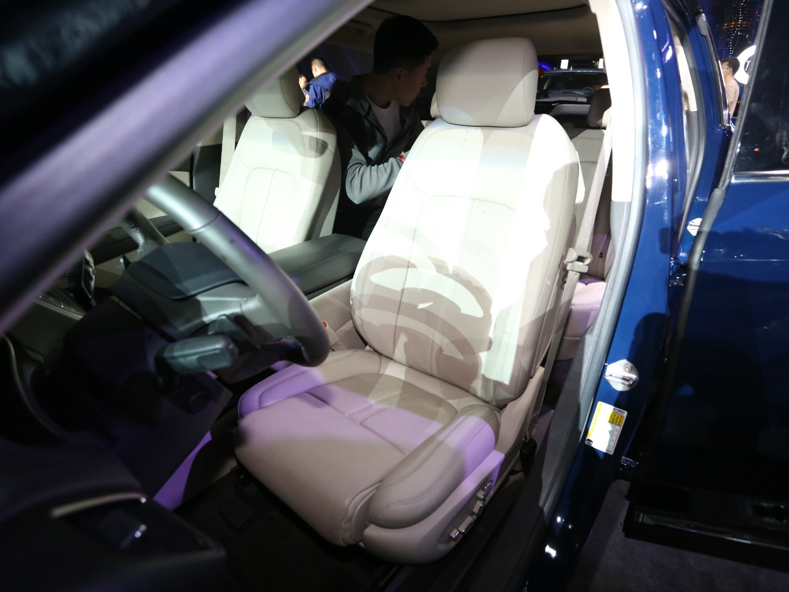航海家(進口)車展高清大圖