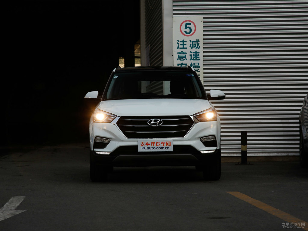 優(yōu)雅白北京現(xiàn)代ix25車頭外觀圖片