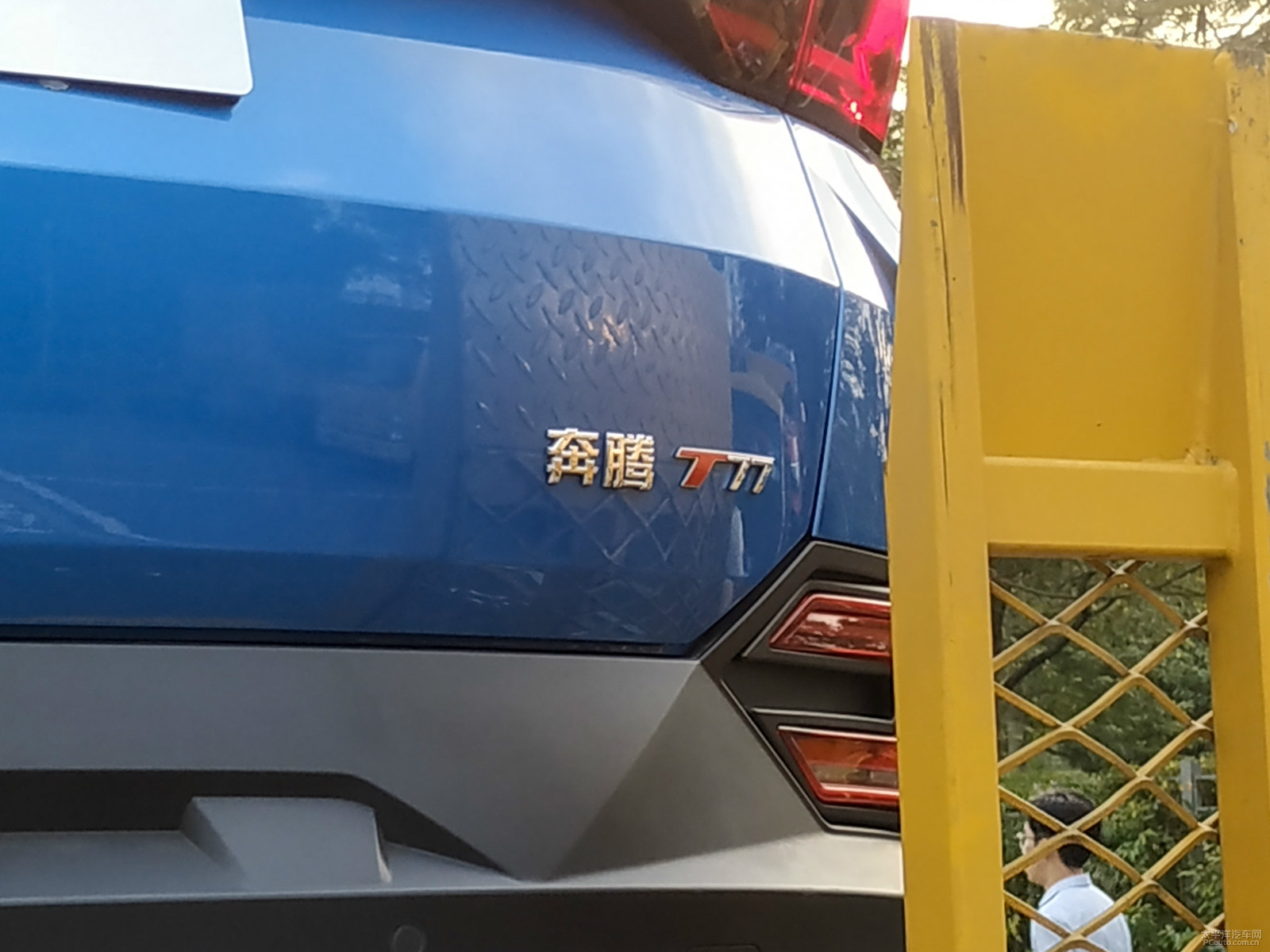 奔騰T77外觀高清大圖