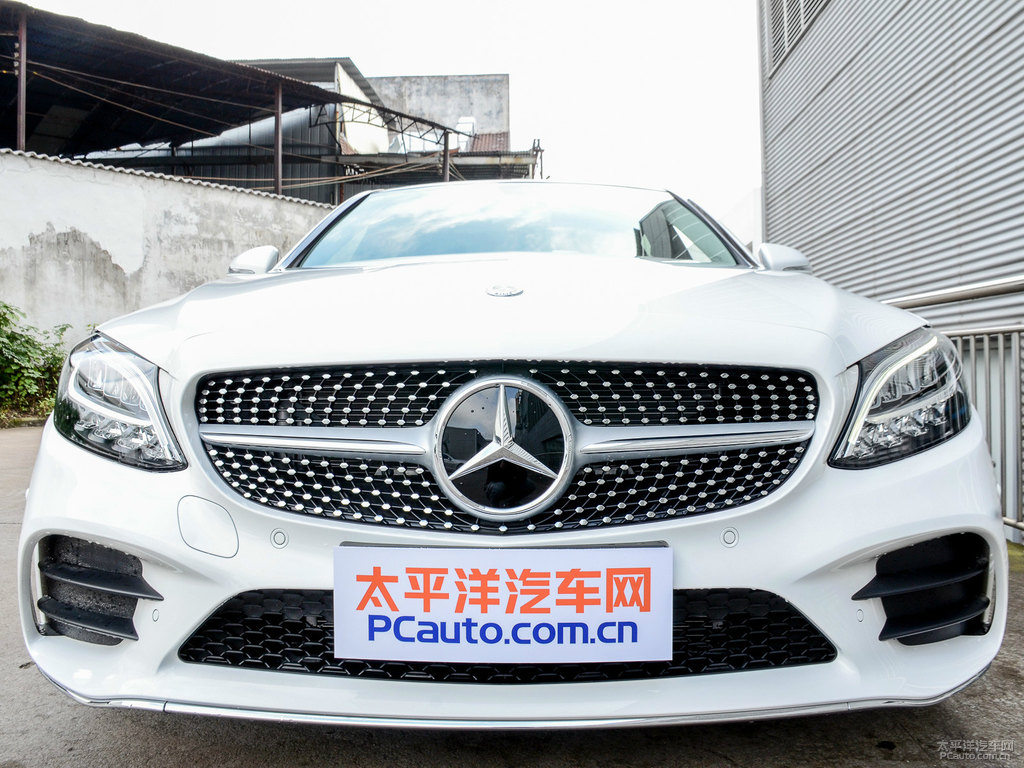 北極白奔馳C級車頭外觀圖片