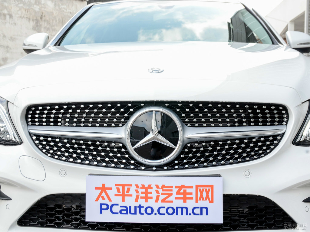 北極白奔馳C級車頭外觀圖片