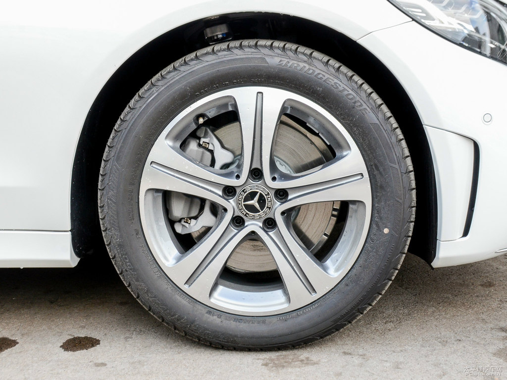 北極白奔馳C級(jí)車身外觀圖片