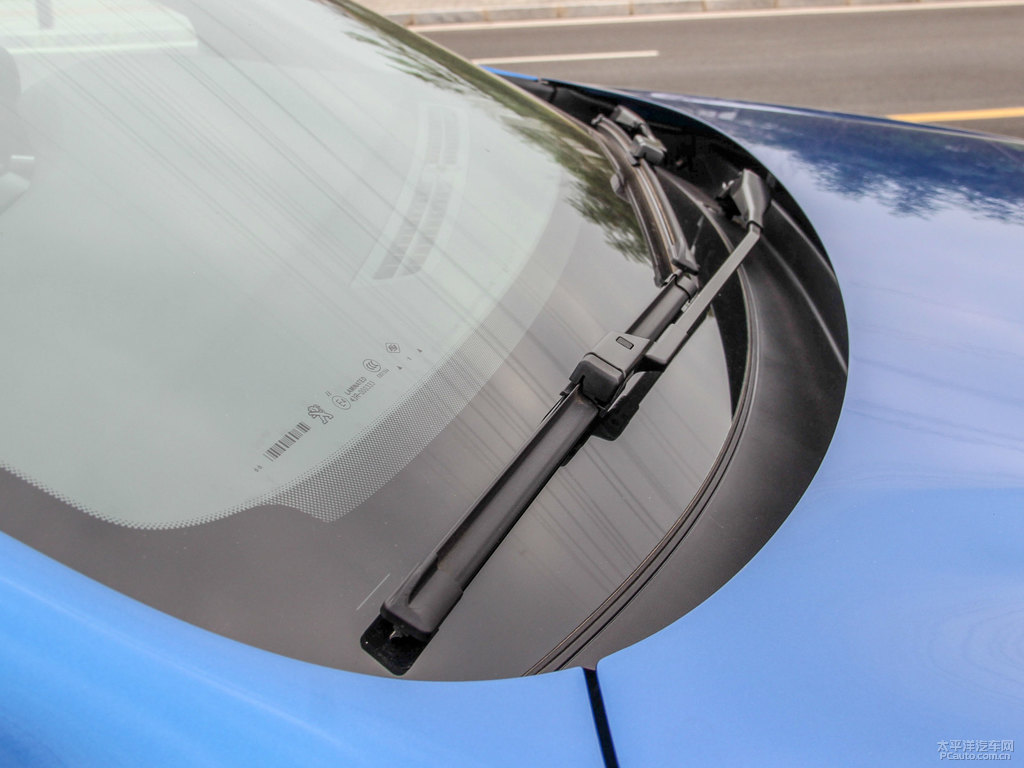 晴空藍(lán)標(biāo)致408車身外觀圖片