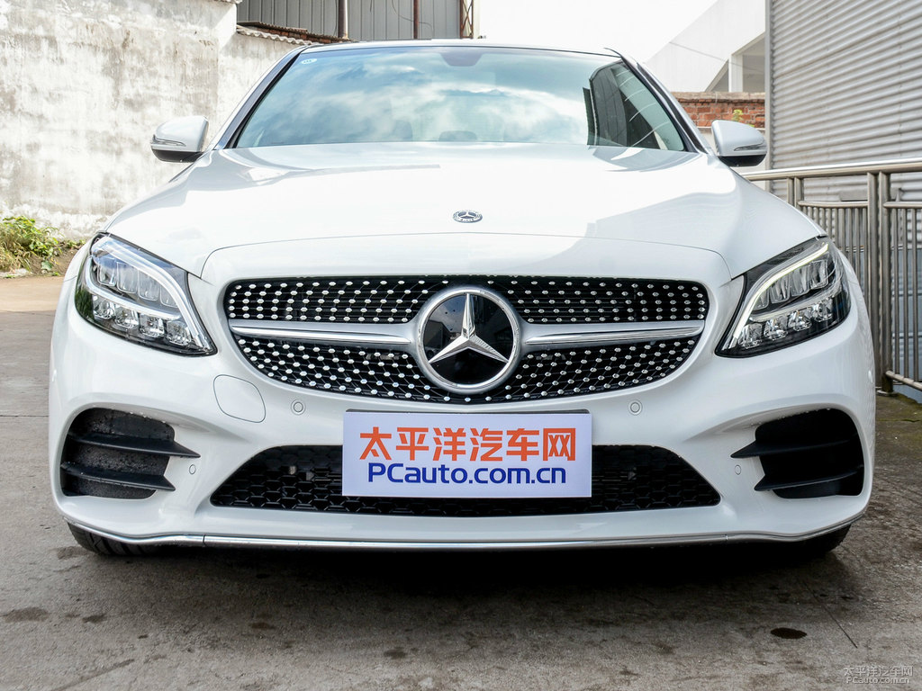 北極白奔馳C級(jí)車頭外觀圖片
