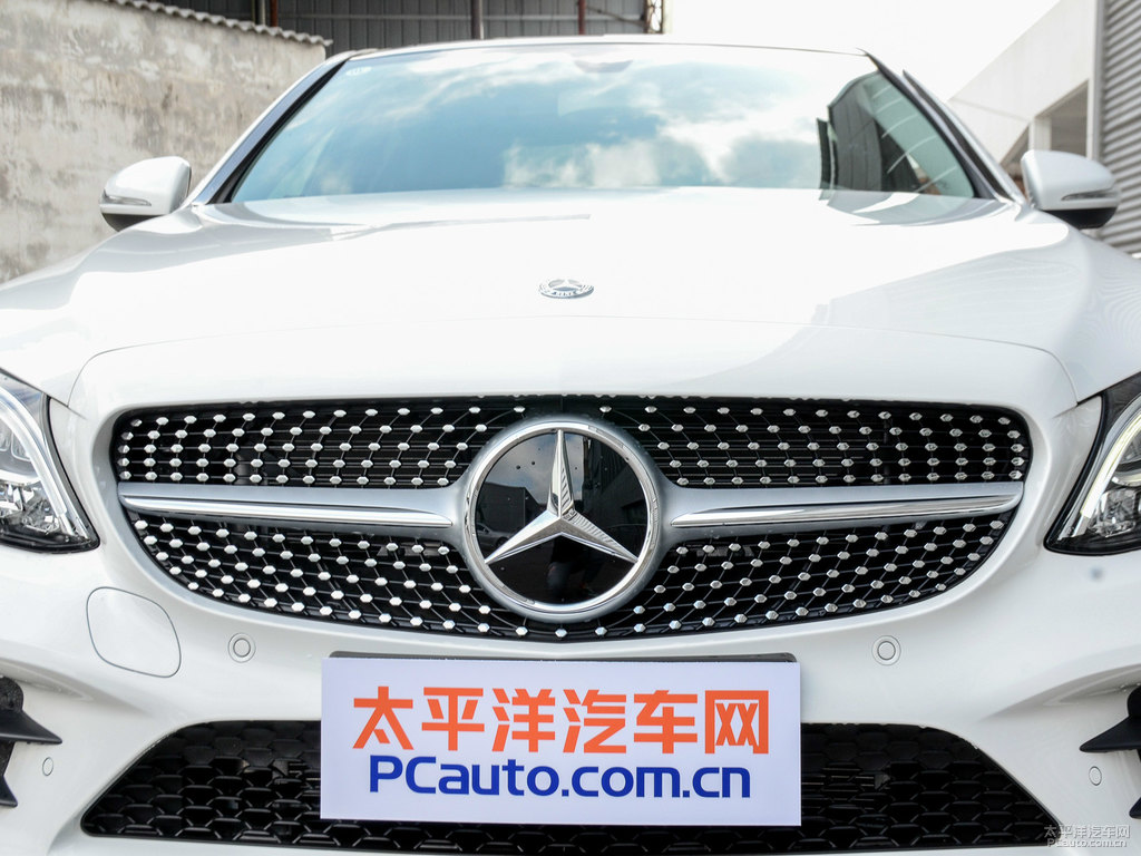 北極白奔馳C級(jí)車頭外觀圖片