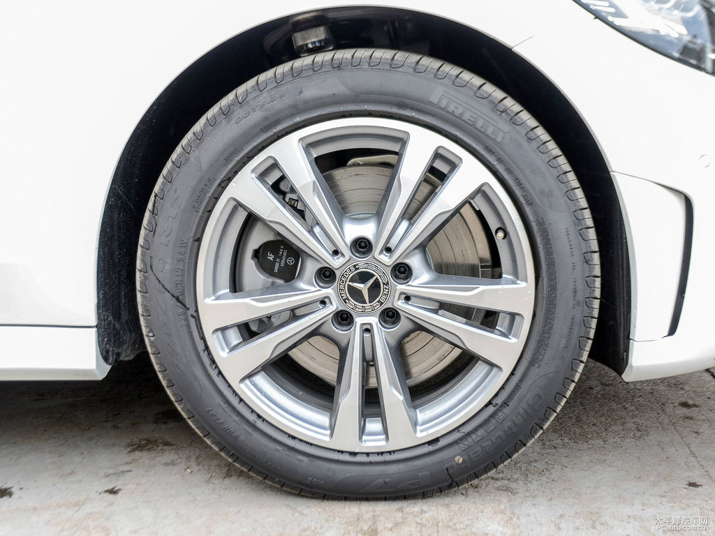 北極白奔馳C級(jí)車身外觀圖片