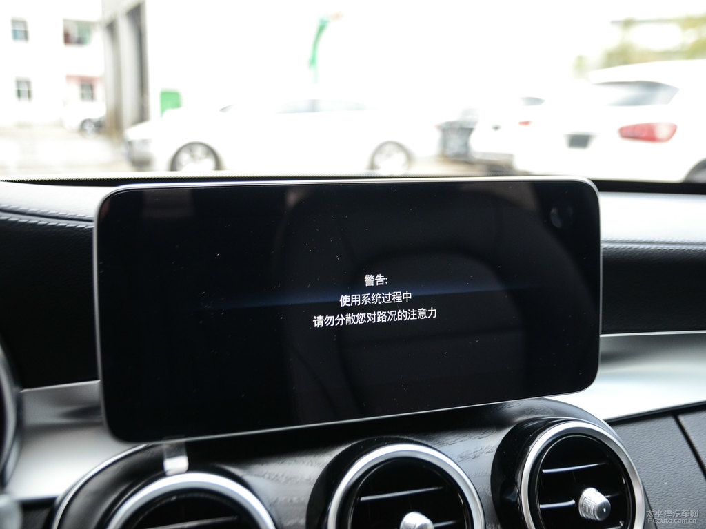 北極白奔馳C級中控內飾圖片