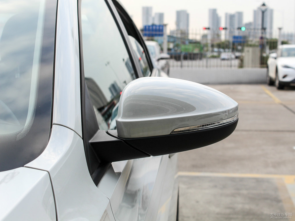 寶來(lái)車(chē)身外觀圖片