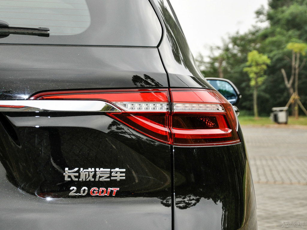 太空黑哈弗F7車尾外觀圖片
