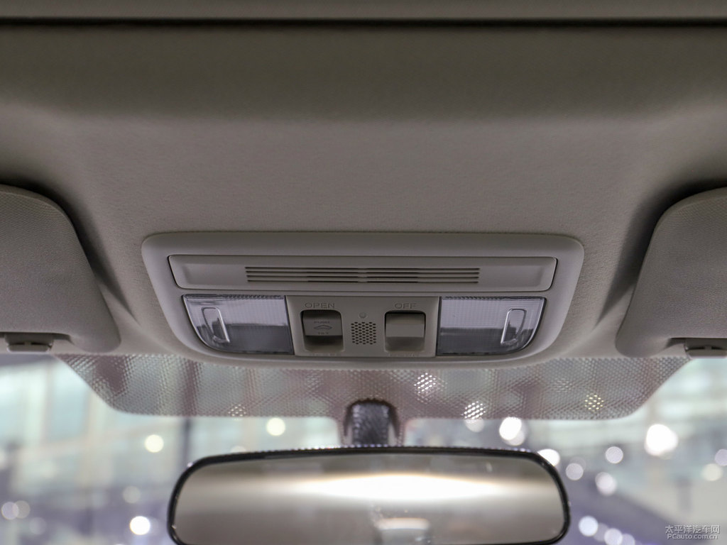 珍珠白思域車廂內(nèi)飾圖片