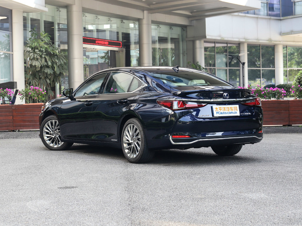 寶石藍(lán)雷克薩斯ES整車外觀外觀圖片