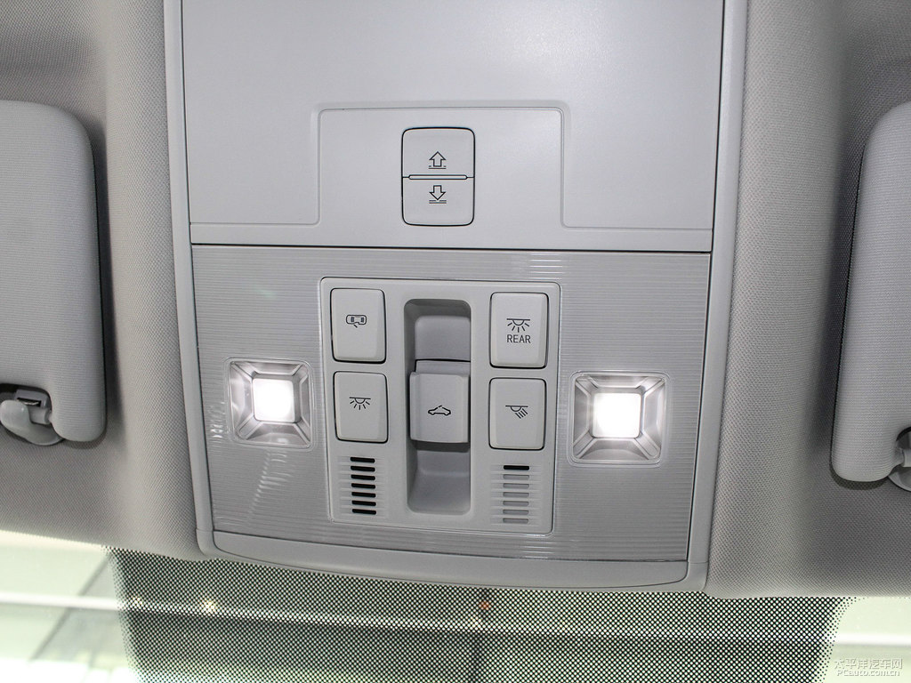 幻影黑邁騰車廂內(nèi)飾圖片