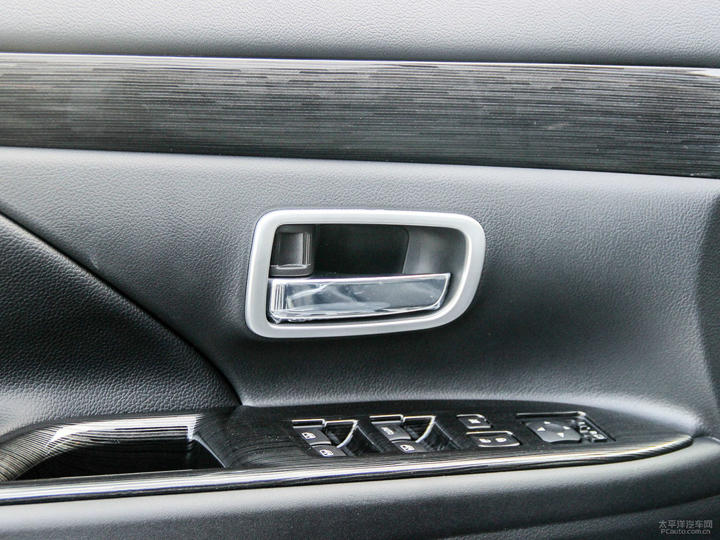 珍珠黑歐藍(lán)德車廂內(nèi)飾圖片