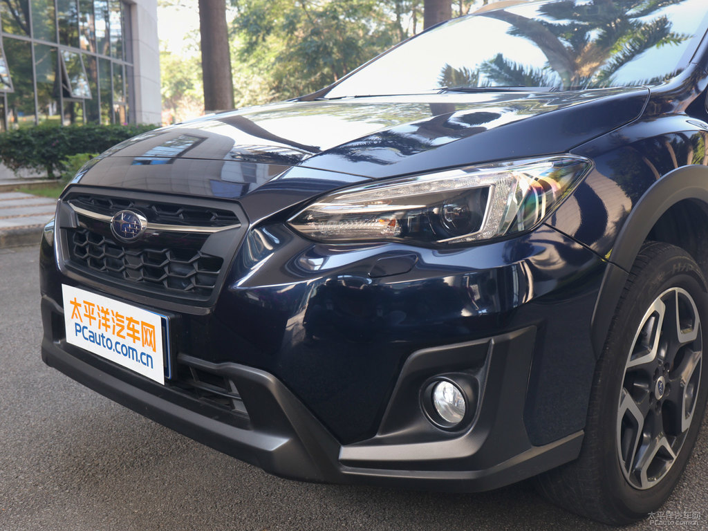午夜珠光藍(lán)斯巴魯XV車頭外觀圖片