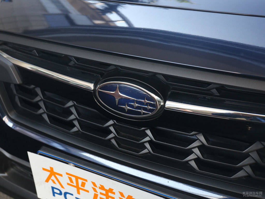 午夜珠光藍斯巴魯XV車頭外觀圖片
