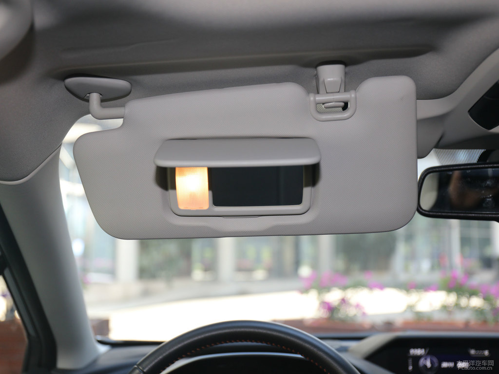 午夜珠光藍(lán)斯巴魯XV車廂內(nèi)飾圖片