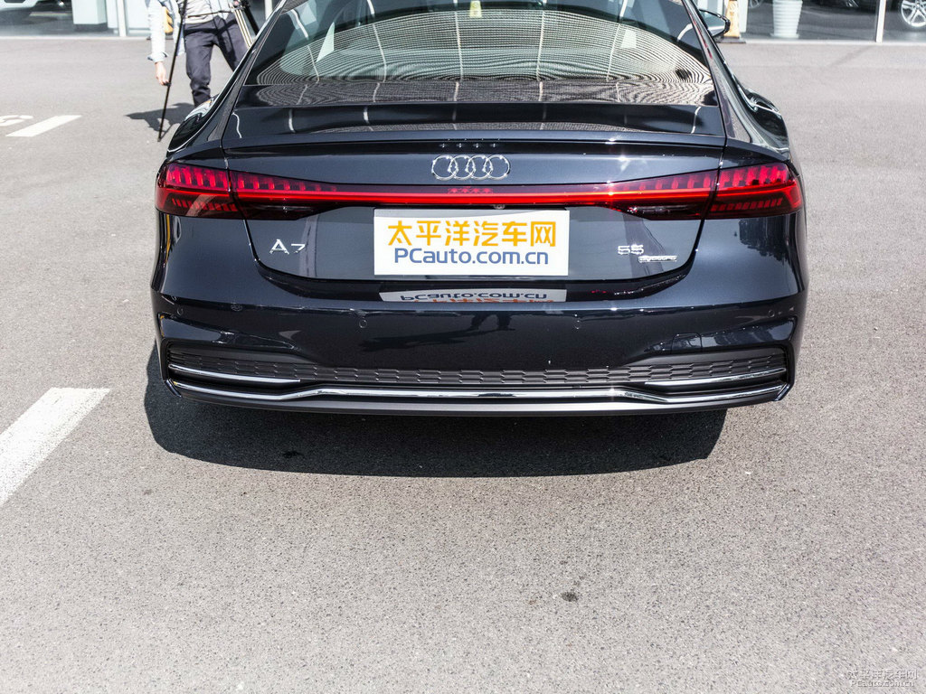 蒼穹藍(lán)奧迪A7車尾外觀圖片