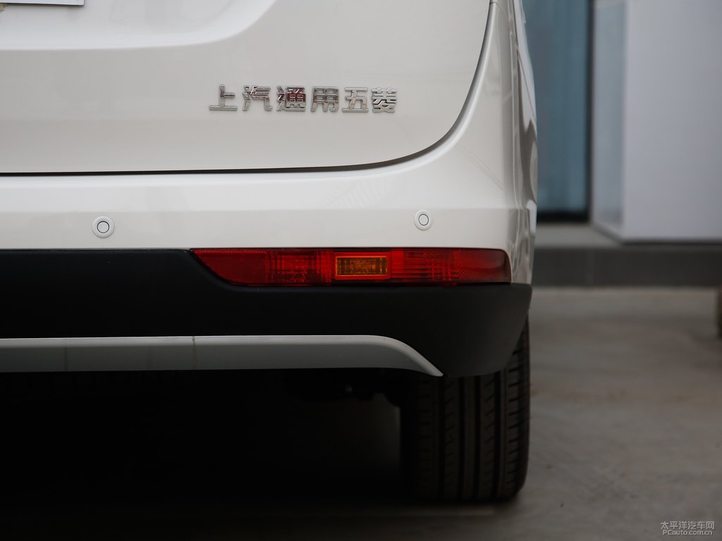 糖果白寶駿730車尾外觀圖片