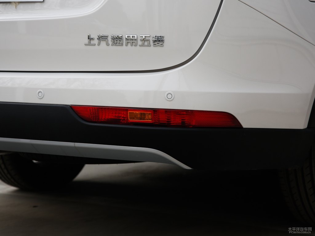糖果白寶駿730車尾外觀圖片