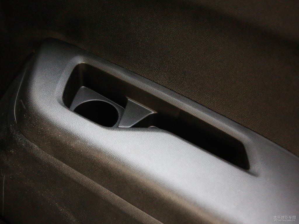 糖果白寶駿730后備廂空間圖片