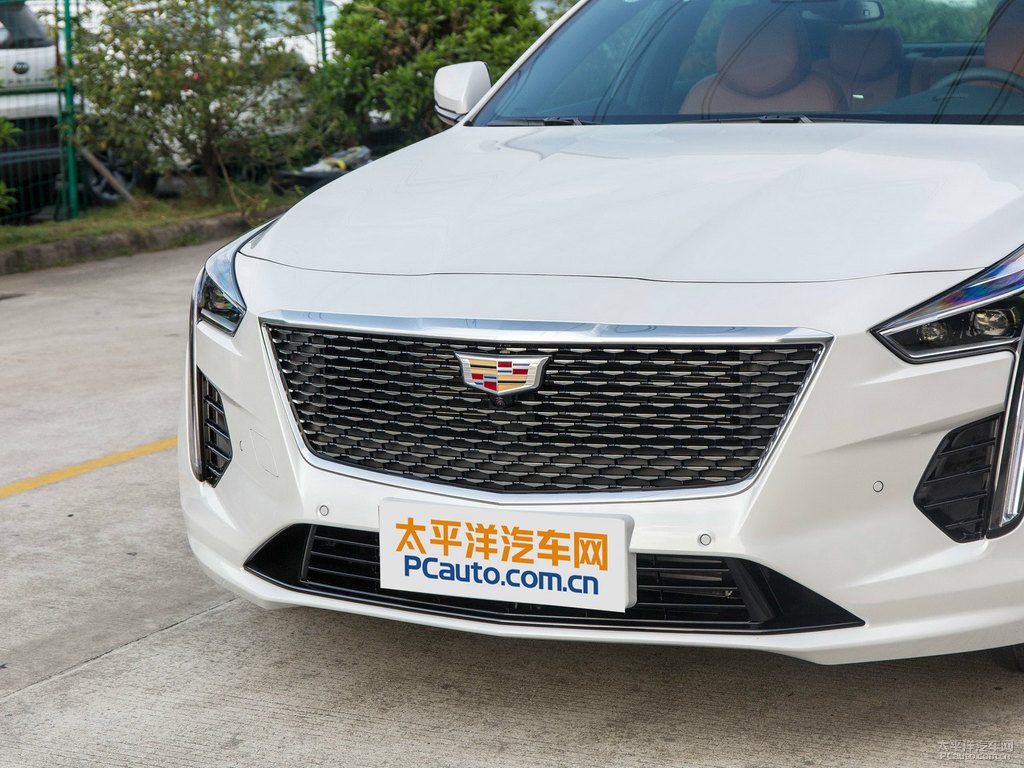 鉆白凱迪拉克CT6車頭外觀圖片