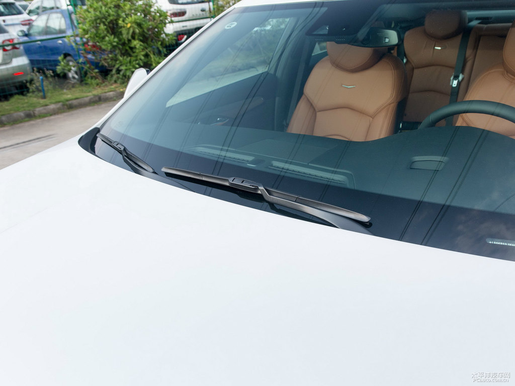 鉆白凱迪拉克CT6車身外觀圖片