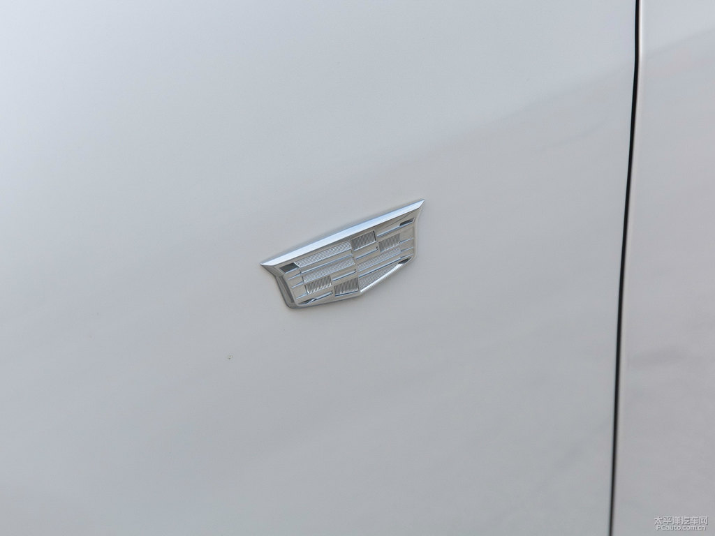 鉆白凱迪拉克CT6車頭外觀圖片