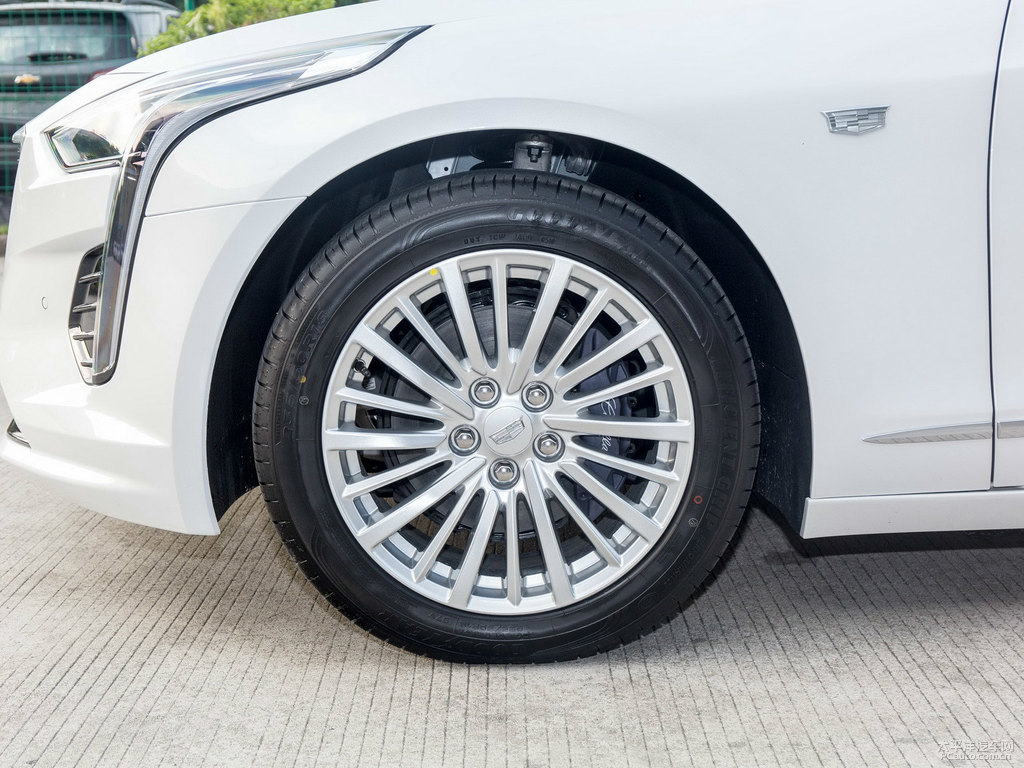 鉆白凱迪拉克CT6車身外觀圖片