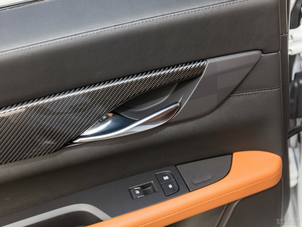鉆白凱迪拉克CT6車廂內(nèi)飾圖片