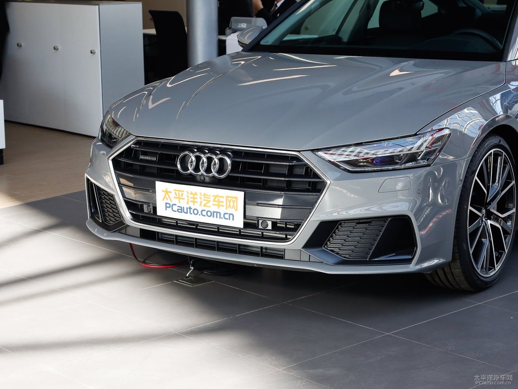 納多灰?jiàn)W迪A7車(chē)頭外觀圖片