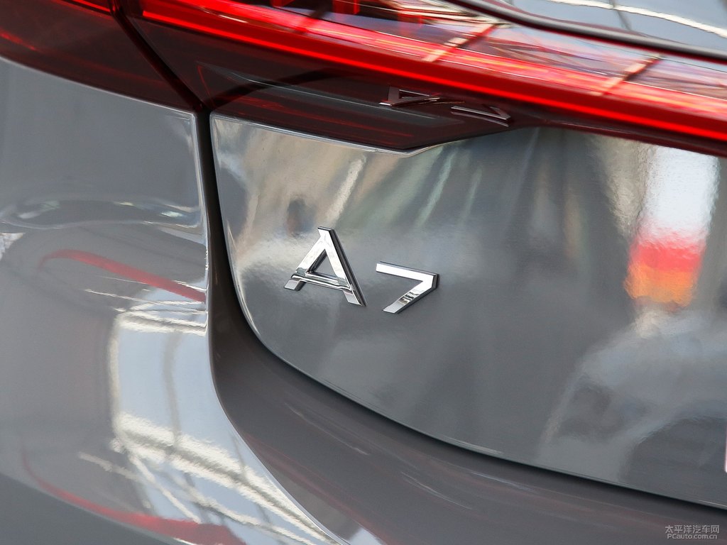 納多灰奧迪A7車身外觀圖片