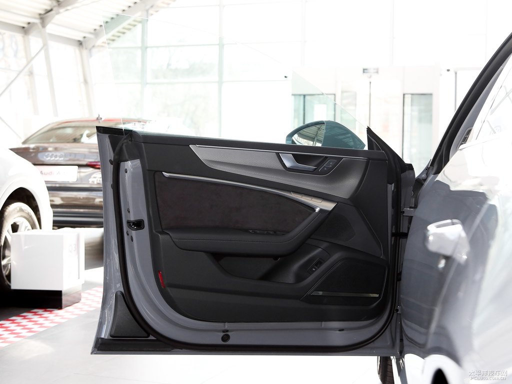 納多灰奧迪A7車廂內(nèi)飾圖片