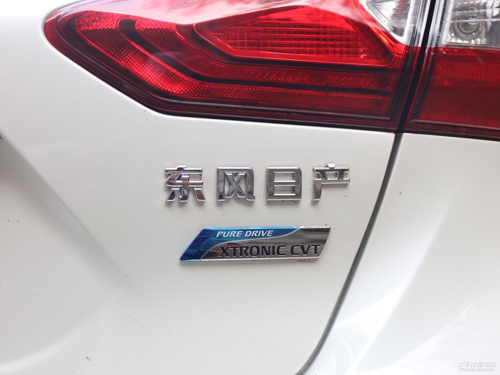 珠光白騏達(dá)車尾外觀圖片