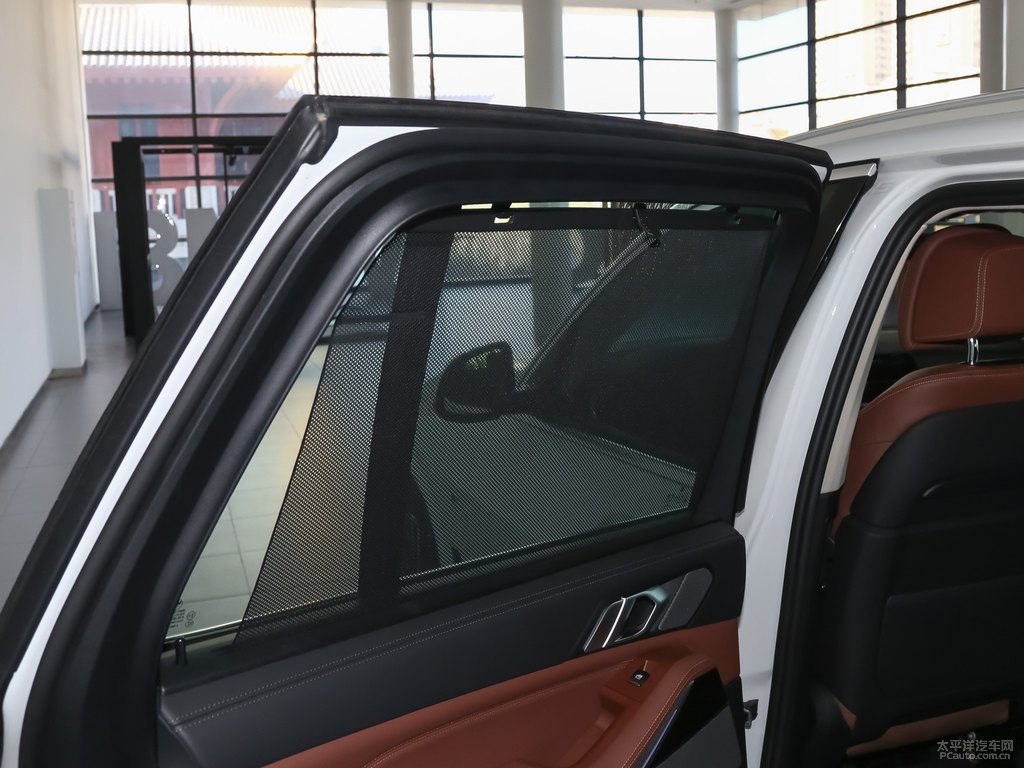 礦石白寶馬X5(進(jìn)口)車廂內(nèi)飾圖片