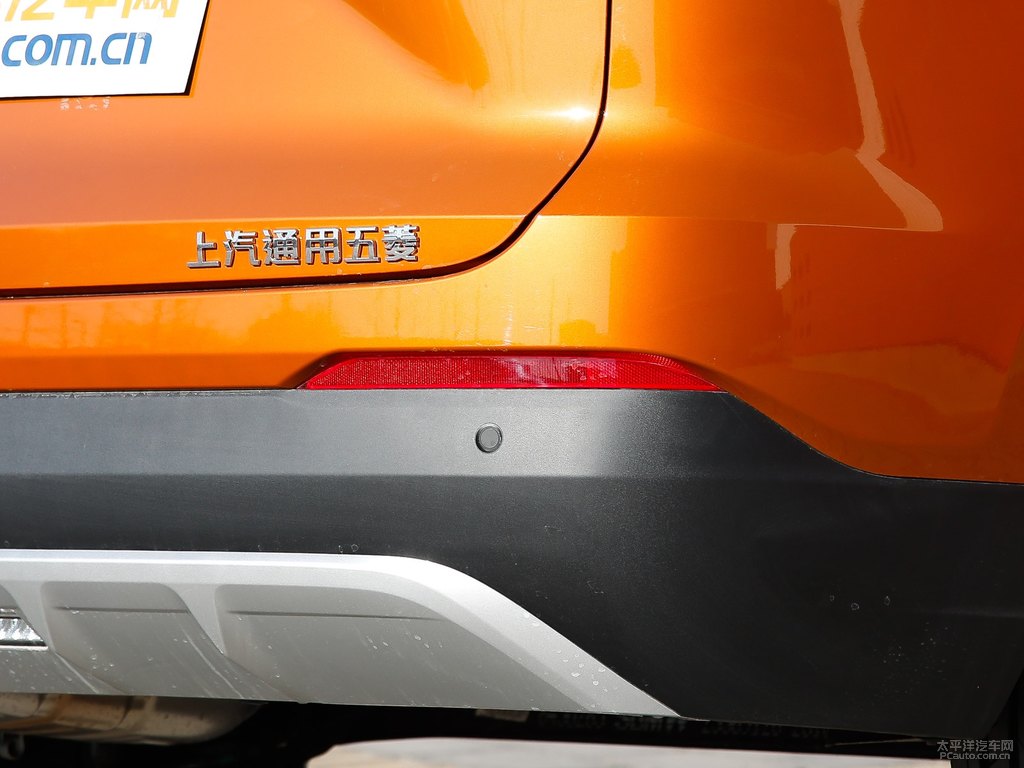 閃晶橙寶駿510車(chē)尾外觀圖片