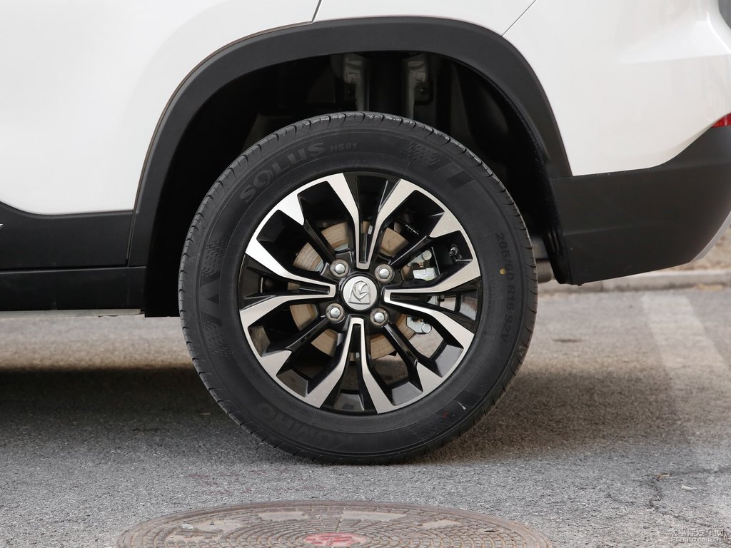 糖果白寶駿510車身外觀圖片