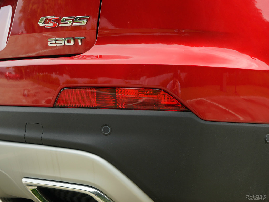 炫動(dòng)紅長(zhǎng)安CS55車尾外觀圖片