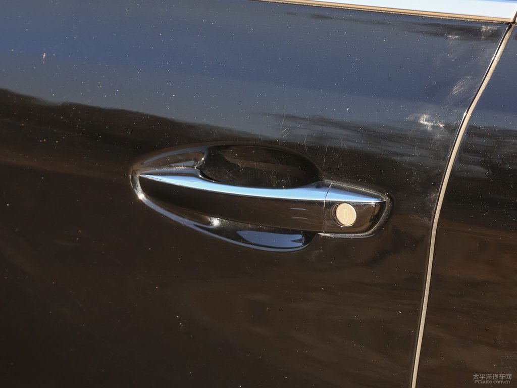 碳晶黑標致408車身外觀圖片