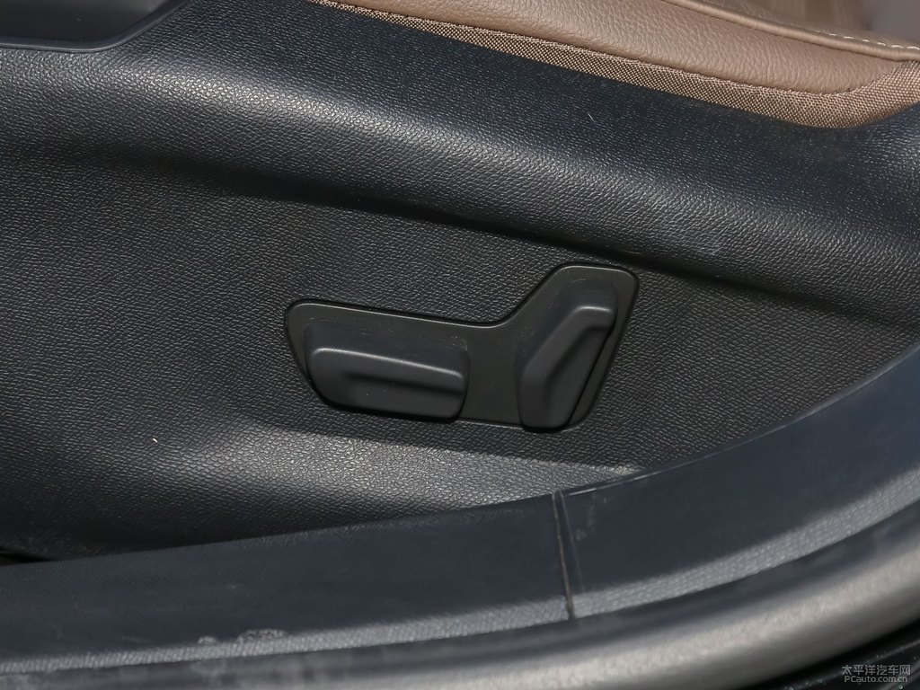 碳晶黑標(biāo)致408座椅內(nèi)飾圖片