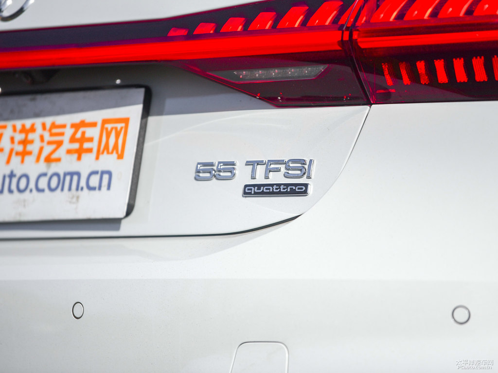 冰川白奧迪A7車尾外觀圖片