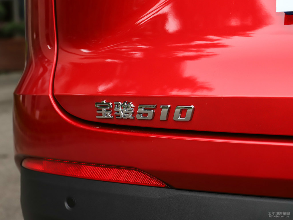 琉璃紅寶駿510車尾外觀圖片