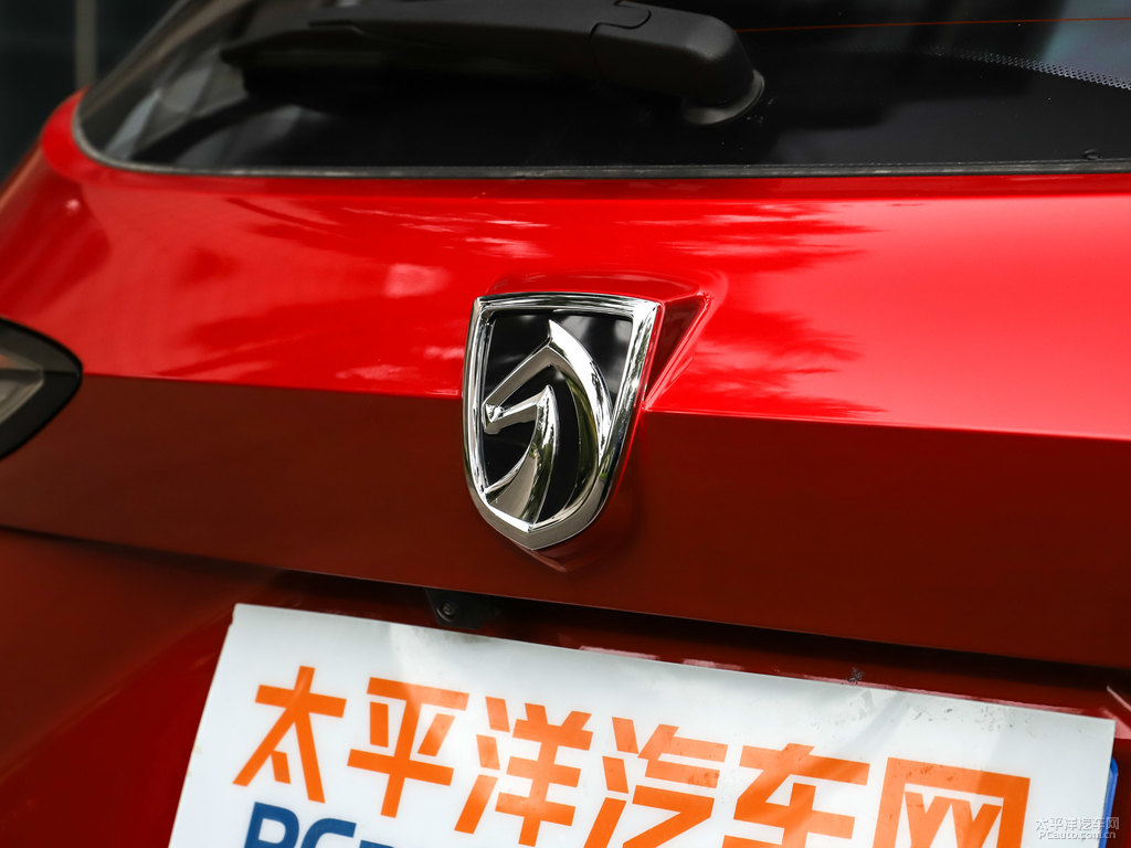 琉璃紅寶駿510車尾外觀圖片