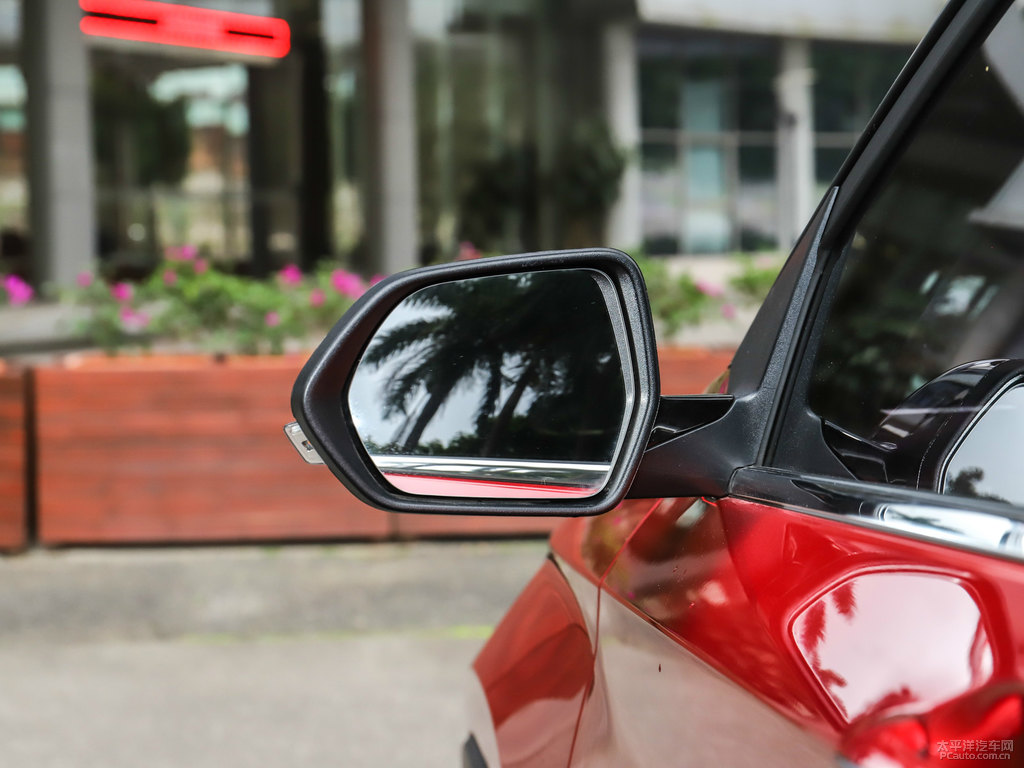 琉璃紅寶駿510車身外觀圖片