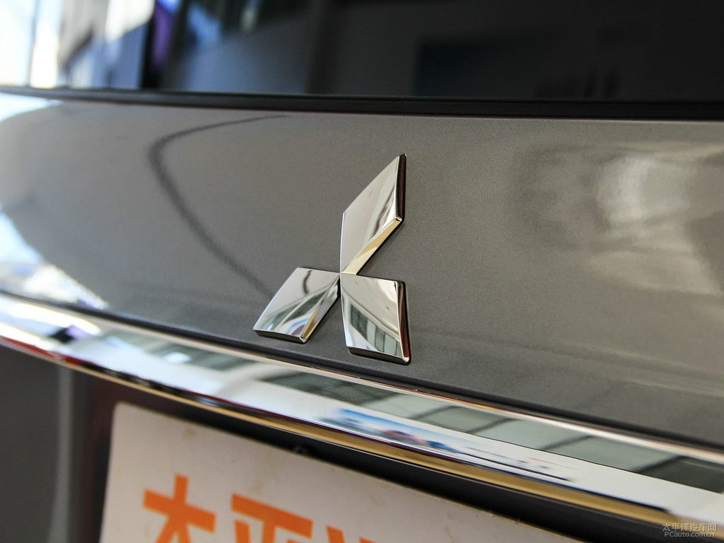 珠光銀奕歌車尾外觀圖片