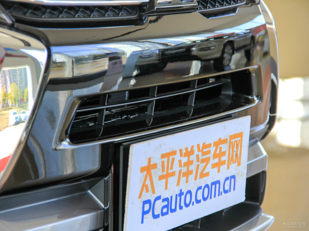 珠光銀奕歌車頭外觀圖片