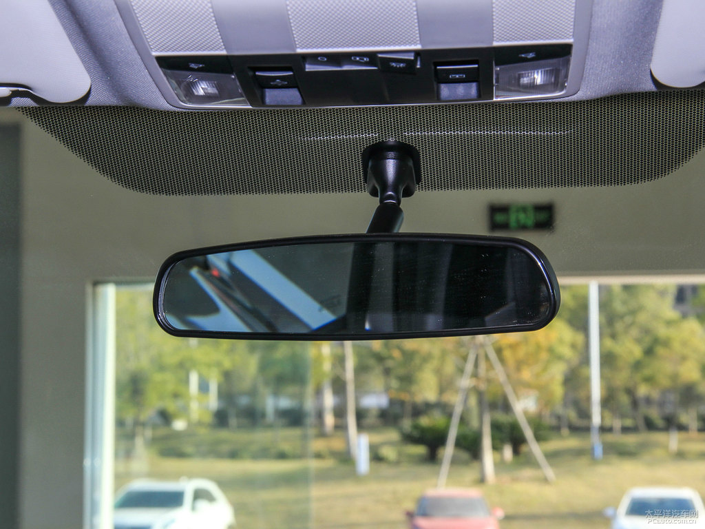 珠光銀奕歌車廂內飾圖片