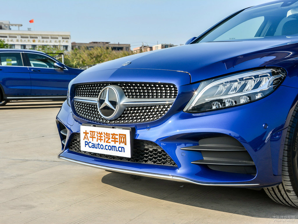 寶石藍(lán)奔馳C級車頭外觀圖片