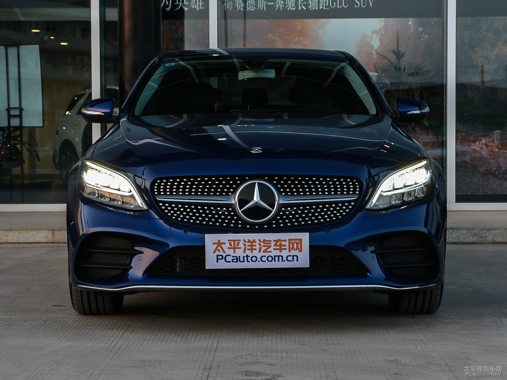 寶石藍奔馳C級車頭外觀圖片