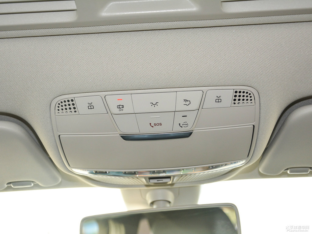 寶石藍(lán)奔馳C級(jí)車廂內(nèi)飾圖片