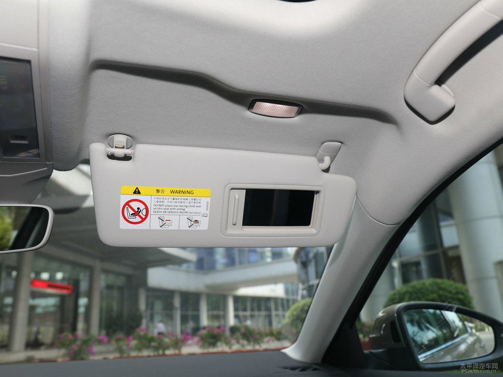 香檳金帕薩特車廂內(nèi)飾圖片